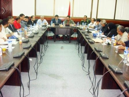 د. الجفري لدى ترؤسه اجتماع المكتب التنفيذي أمس